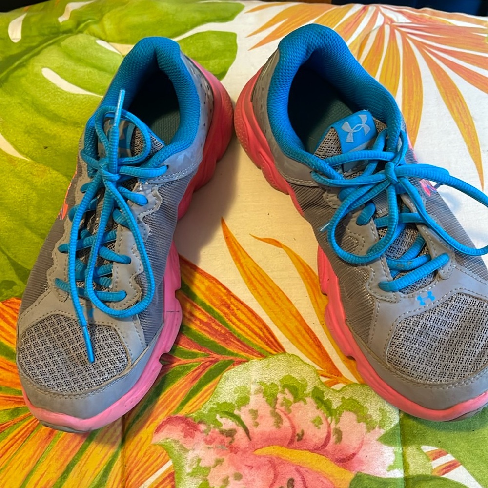 Under armor girls running shoes